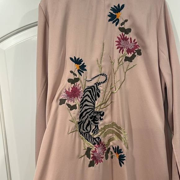 NWT unique Topshop kimono for style and comfort. Beautifully embroidered. - Picture 5 of 9